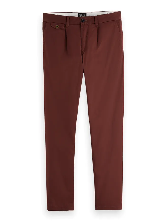 BLAKE 8211 PLEATED SATINE CHINO Rich Mahogany Men Scotch and Soda Pants