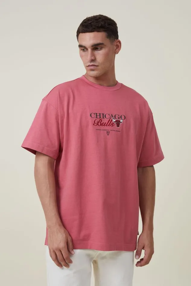 Cotton On Tees and Tanks Box Fit Nba TShirt Lcn Nba Soft Redchicago Bulls Script 8211 Men Cotton On Tees and Tanks Box Fit Nba TShirt Lcn Nba Soft Redchicago Bulls Script 8211 Men
