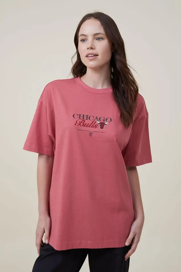 Cotton On Tees and Tanks Box Fit Nba TShirt Lcn Nba Soft Redchicago Bulls Script 8211 Men Cotton On Tees and Tanks Box Fit Nba TShirt Lcn Nba Soft Redchicago Bulls Script 8211 Men