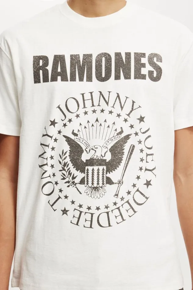 Cotton On Tees and Tanks Premium Loose Fit Music TShirt Lcn Mt Vintage Whiteramones 8211 Crest 8211 Men Cotton On Tees and Tanks Premium Loose Fit Music TShirt Lcn Mt Vintage Whiteramones 8211 Crest 8211 Men