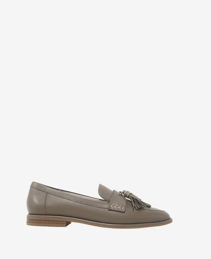 Kenneth Cole Flats and Loafers Women Lyra Leather Loafer Shitake Leather