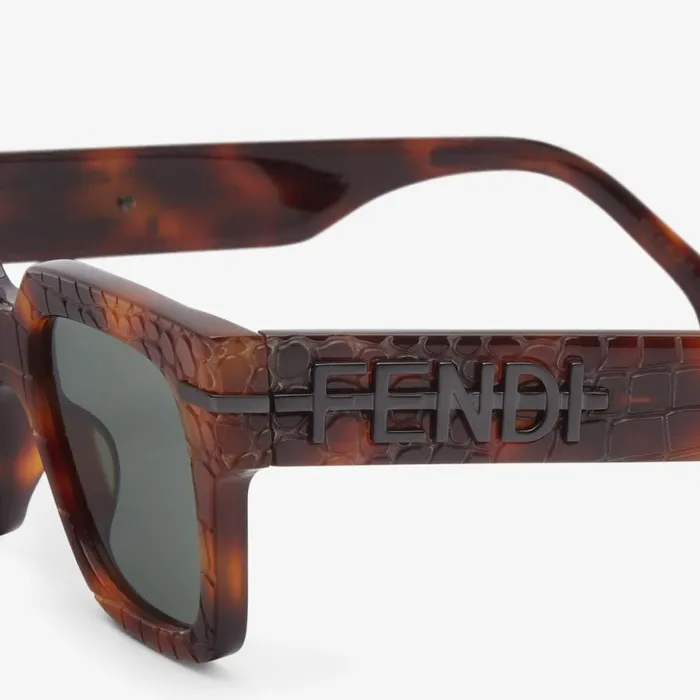 Man Dark Havana Acetate Sunglasses With Crocodile Effect Print Brown Fendi Sunglasses