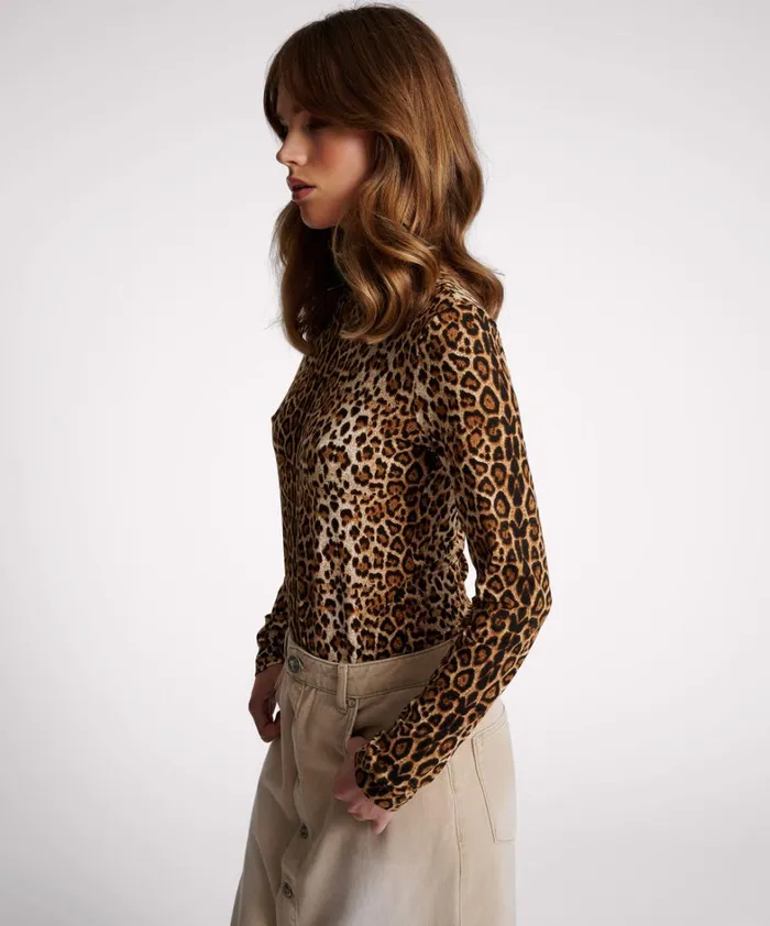 One Teaspoon Tops LEOPARD JERSEY TURTLE NECK LONG SLEEVE TOP 8211 Women One Teaspoon Tops LEOPARD JERSEY TURTLE NECK LONG SLEEVE TOP 8211 Women