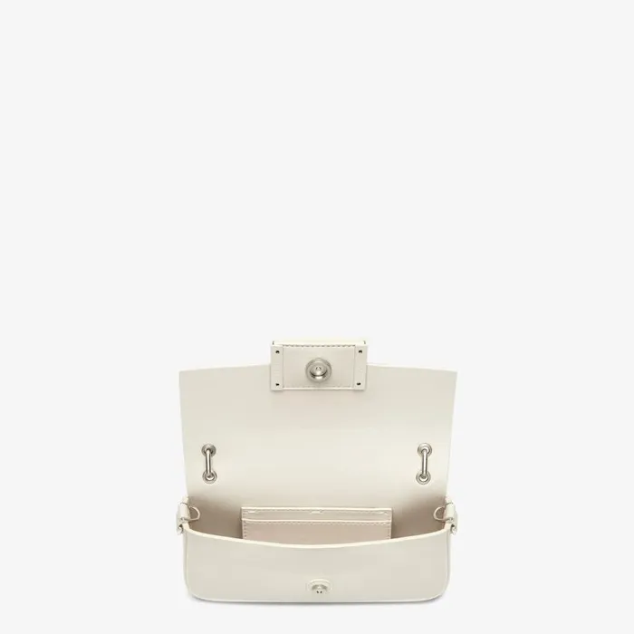 Woman White Patent Leather Pouch White Fendi Mini Bags