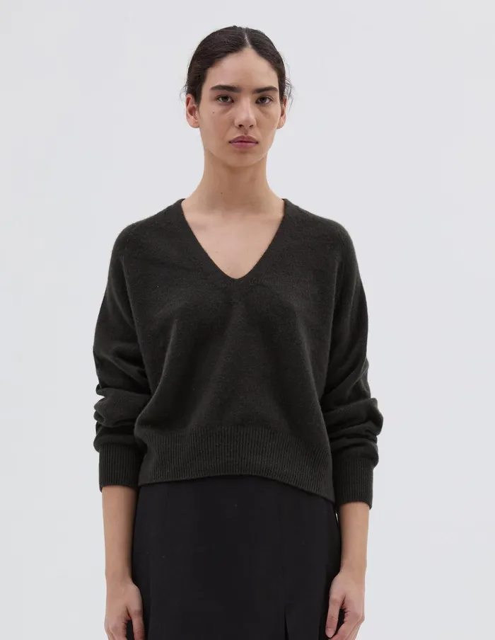 Women Cropped V Neck Assam Margaret Howell Knitwear