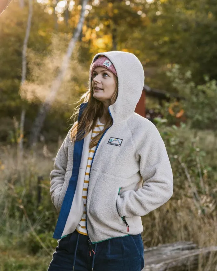 Women Tops Passenger North Coast 20 Full Zip Recycled Sherpa Fleece Oatmeal Oatmeal